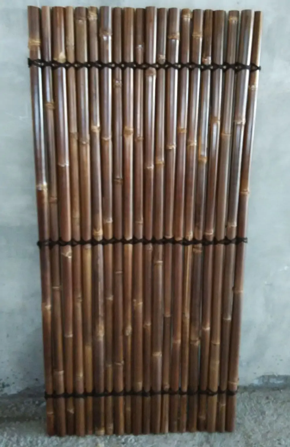  Product image 3 of the product “Bamboo element Model Surabaya, rigid, brown-black (wulung), with decorative rope. Diameter 3-5cm 90 x 180 cm Height. ”